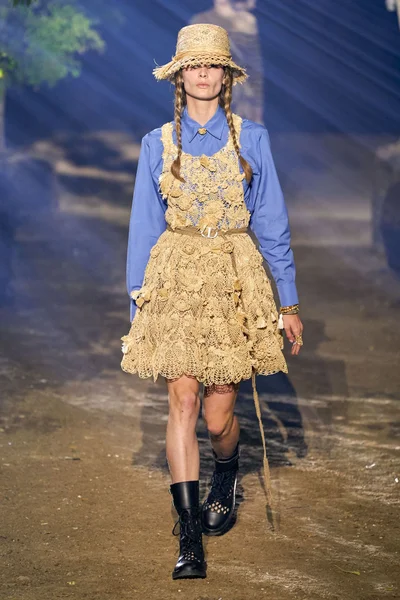 Look 5